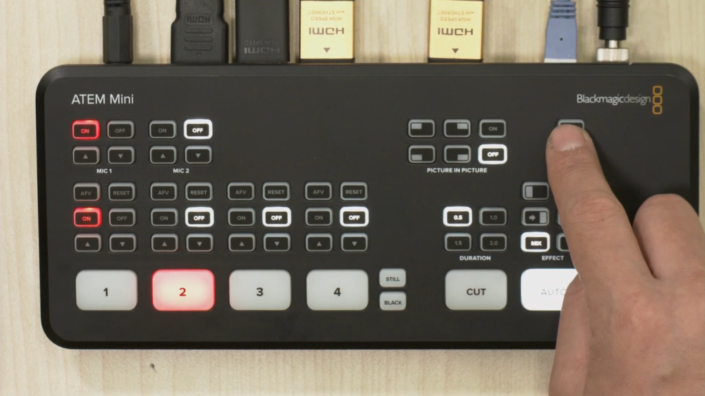 ATEM Mini のクロマキーボタンをOFFにした状態。キーボタンが消灯し、クロマキー合成が無効になっている