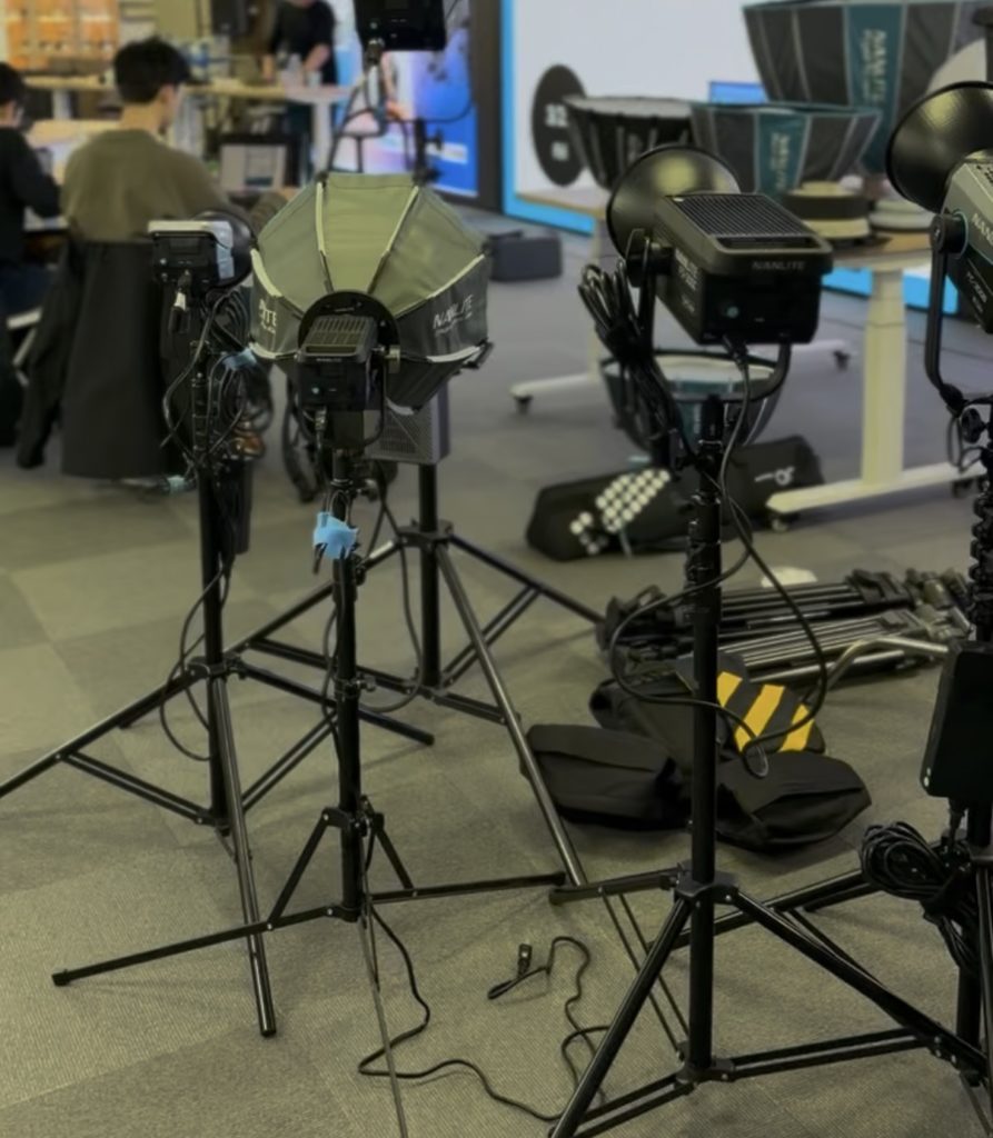 NANLITEの機材とセミナー会場。