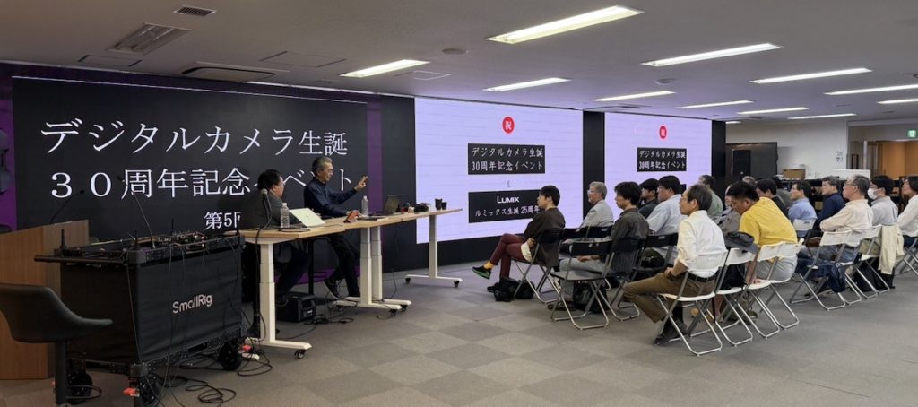 イベントの様子。講師2人が観客に講義をしている。