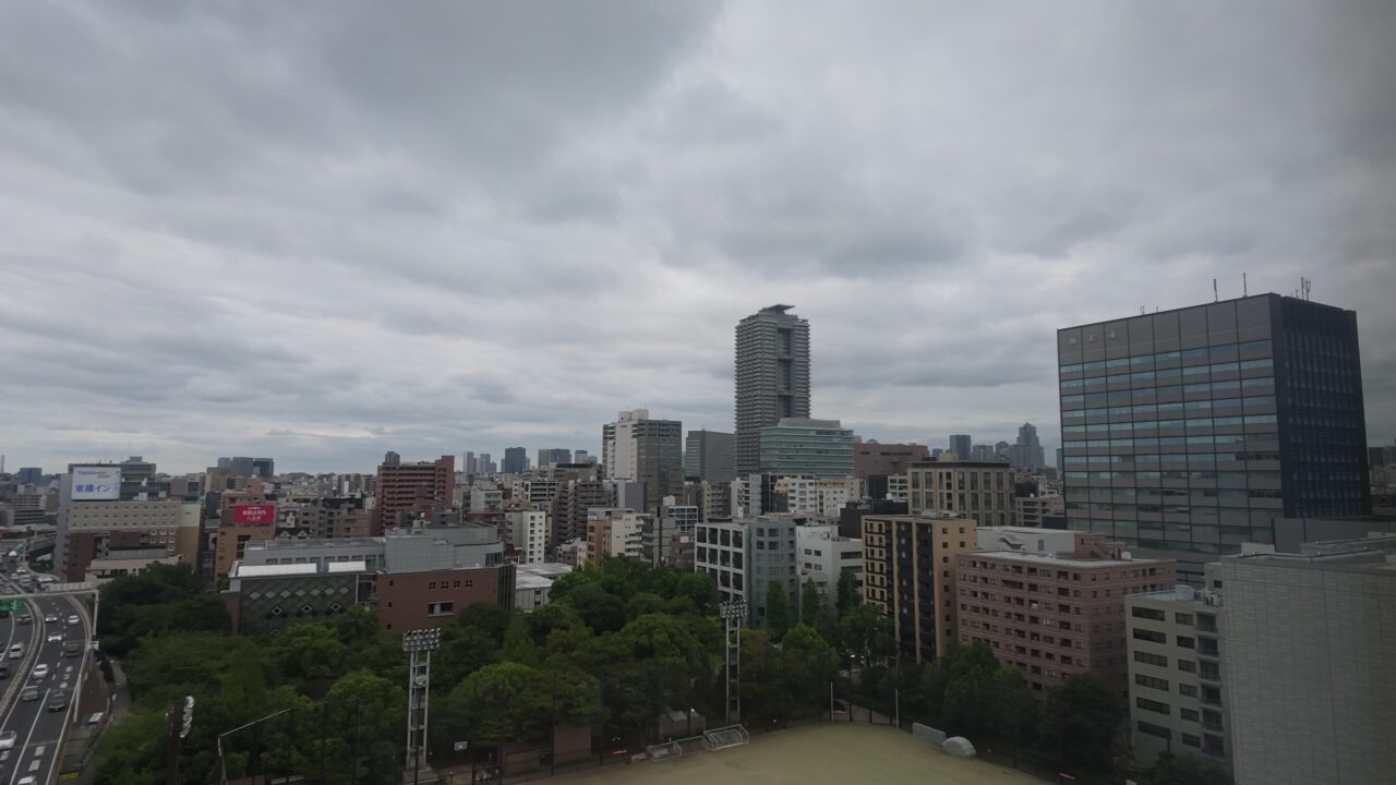 4Kモーションラプス終了間際のアングル。パンが進み市街地とビル群が画面に入っている